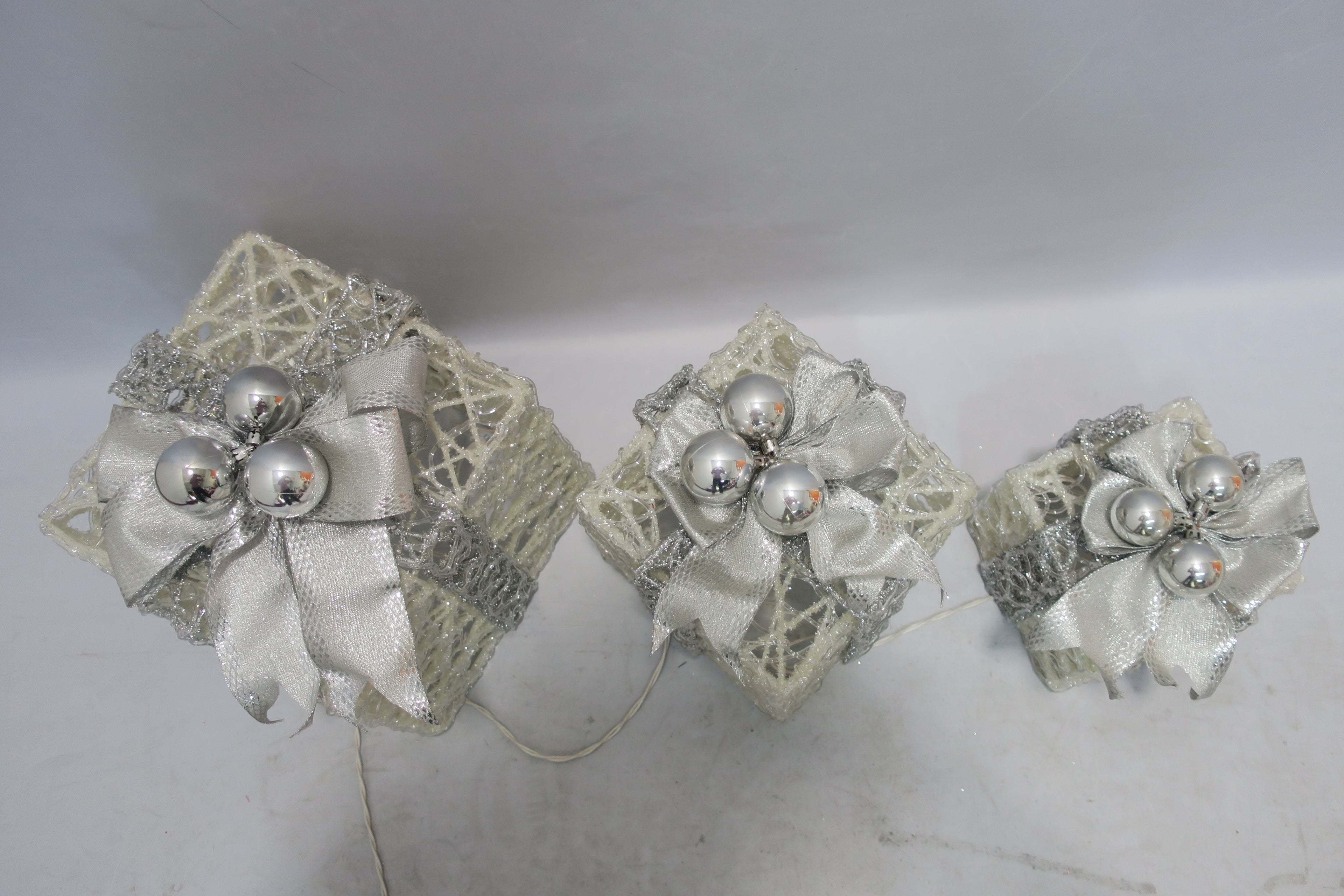 Set of 3 Lighted Gift Boxes (8/10/12"), with 70 warm white LEDs
