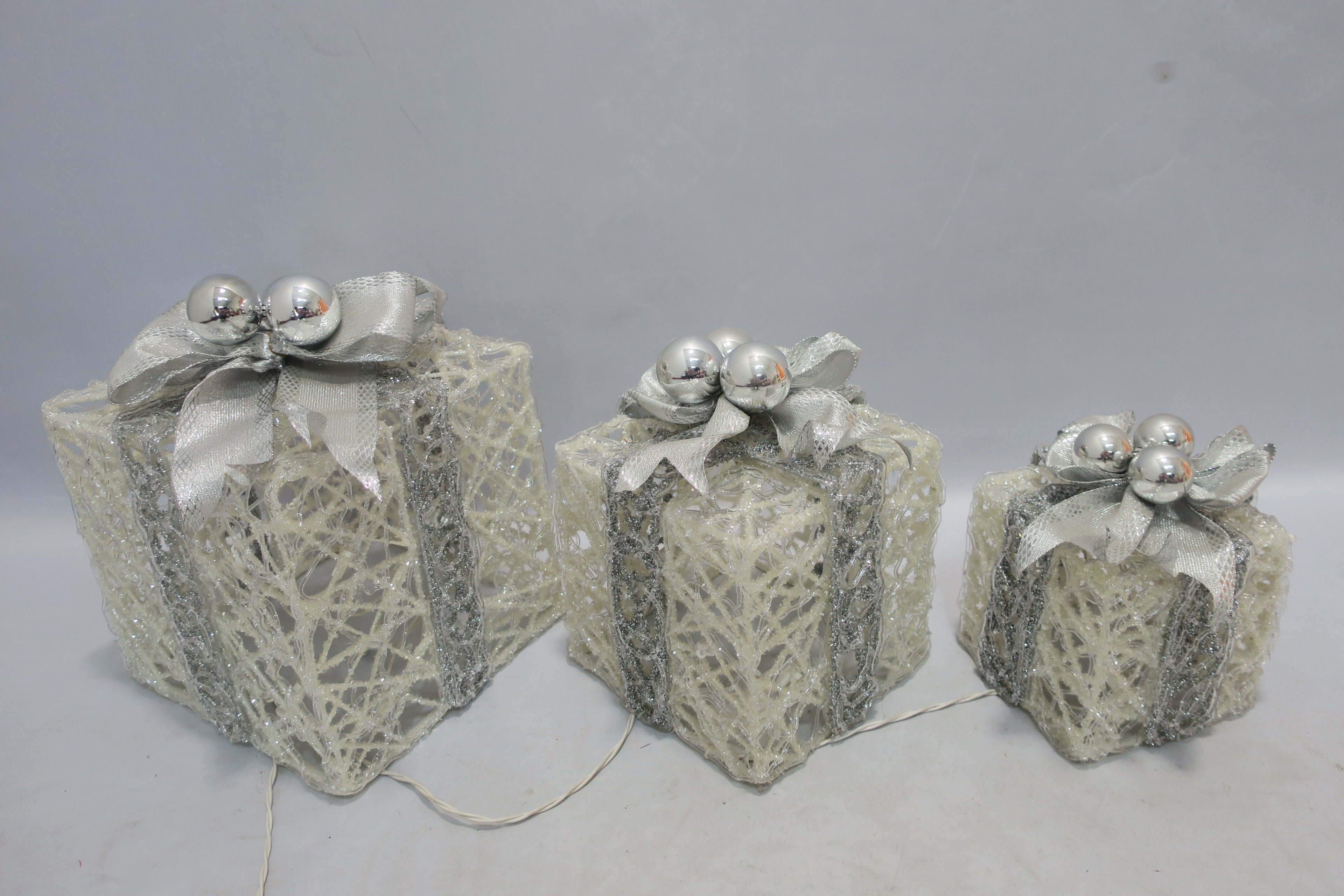 Set of 3 Lighted Gift Boxes (8/10/12"), with 70 warm white LEDs