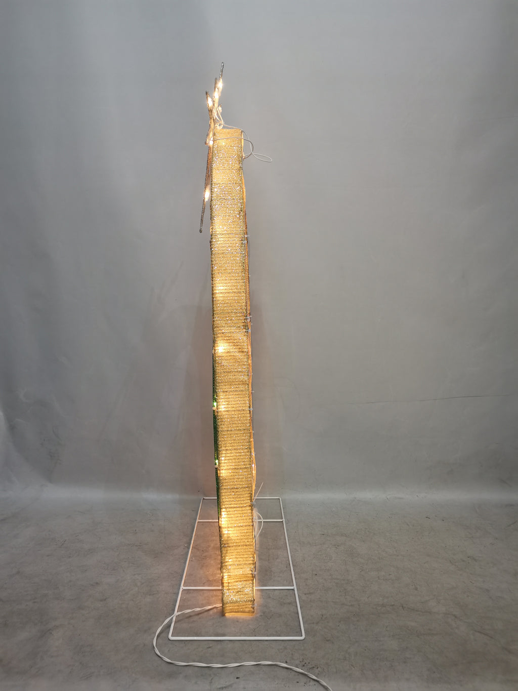 46-inch 100-light cotton-wrapped archway with the Three Wise Men decoration