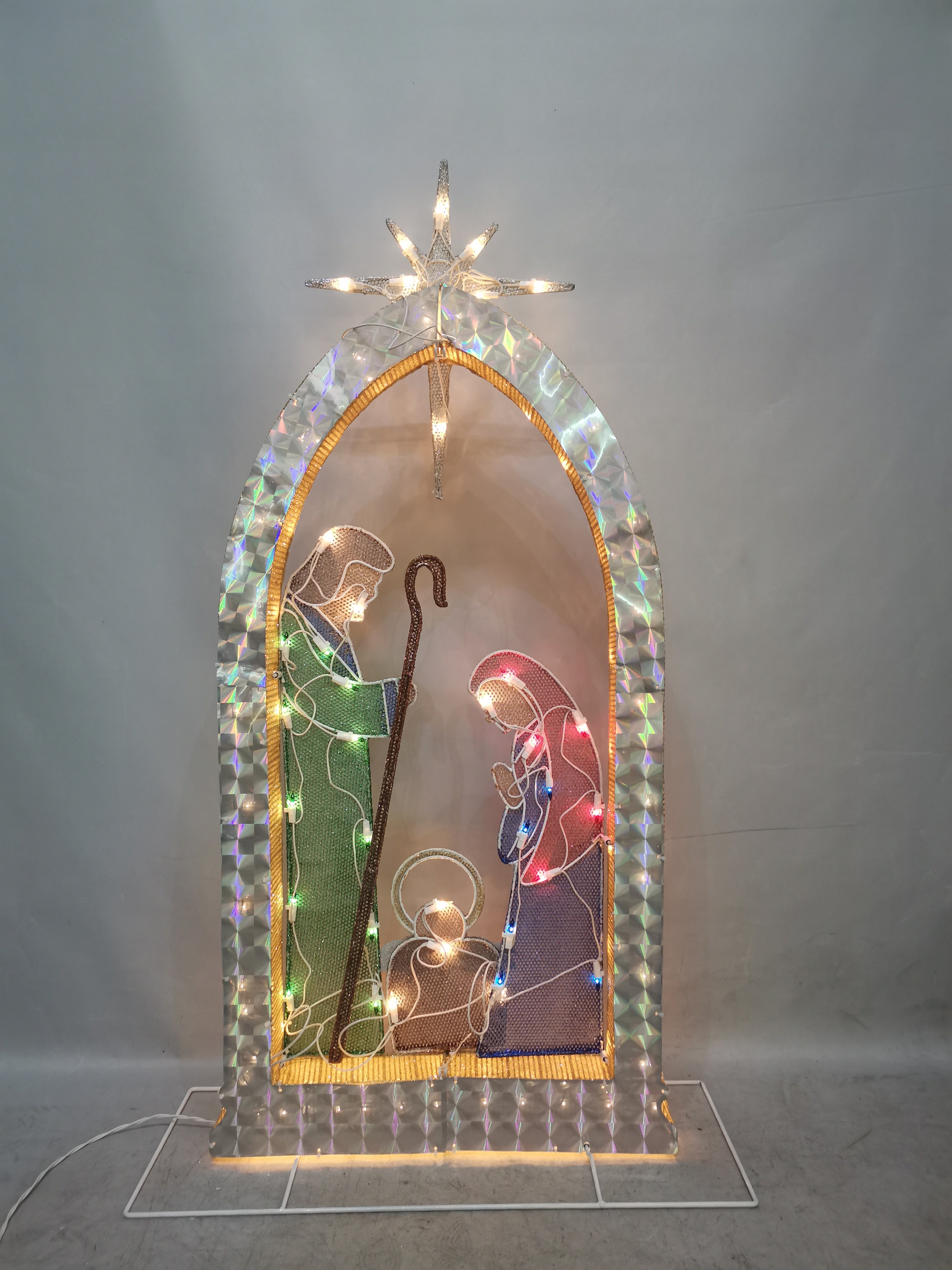46-inch 100-light cotton-wrapped archway with the Three Wise Men decoration