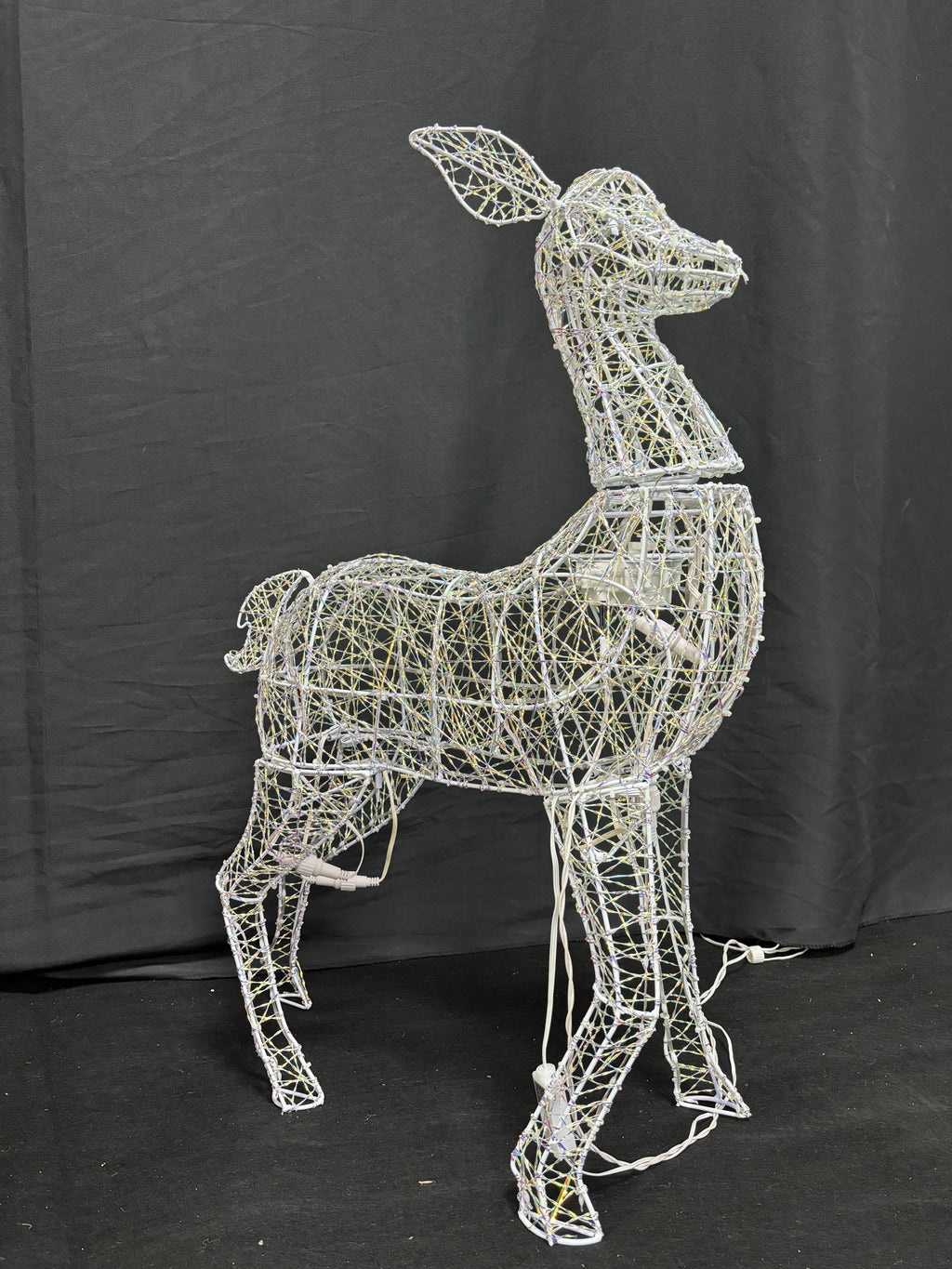 34" Electric Standing Deer with Twisted 幻彩 Strip, 200 LED Fairy Lights