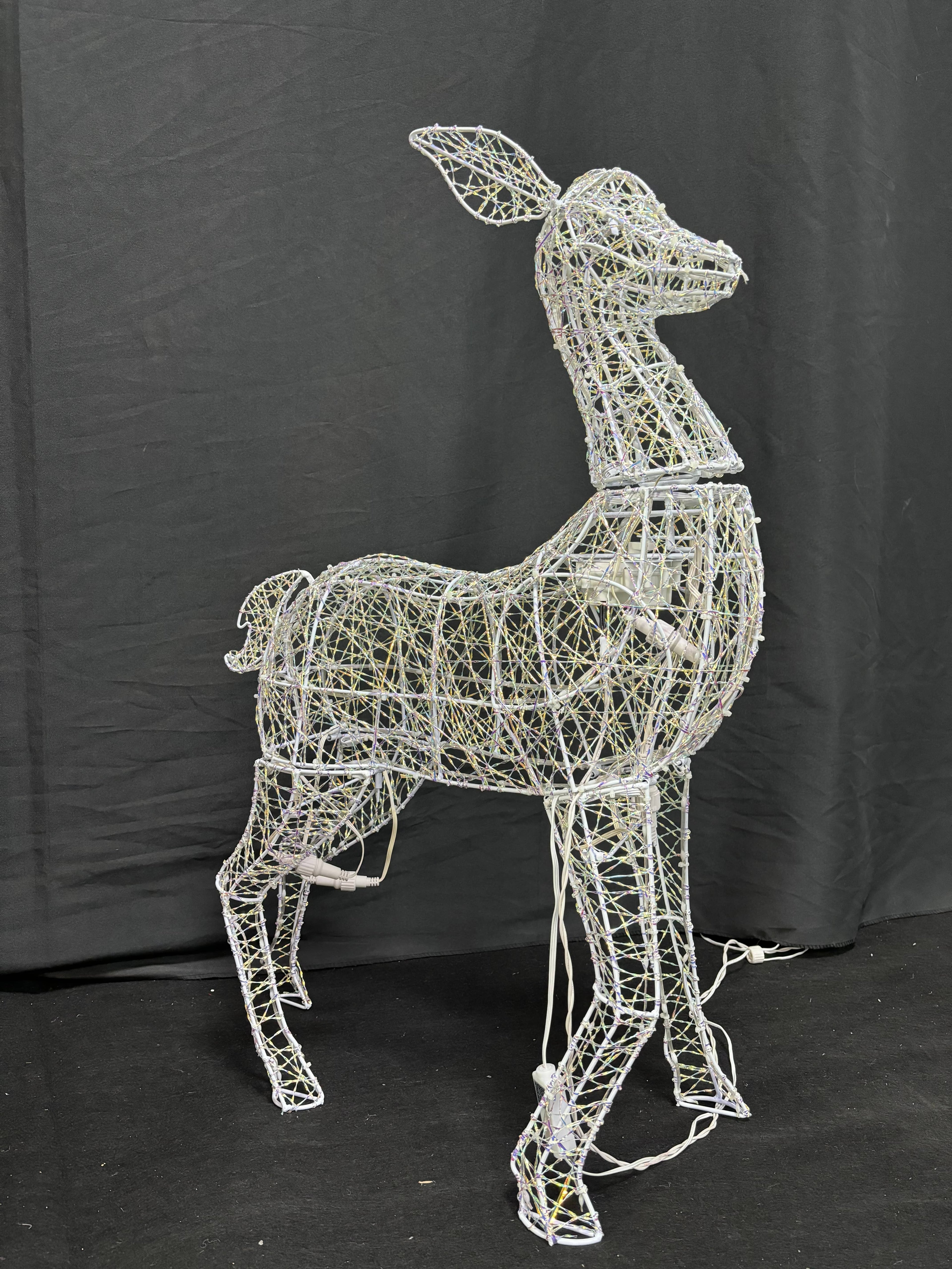 34" Electric Standing Deer with Twisted 幻彩 Strip, 200 LED Fairy Lights