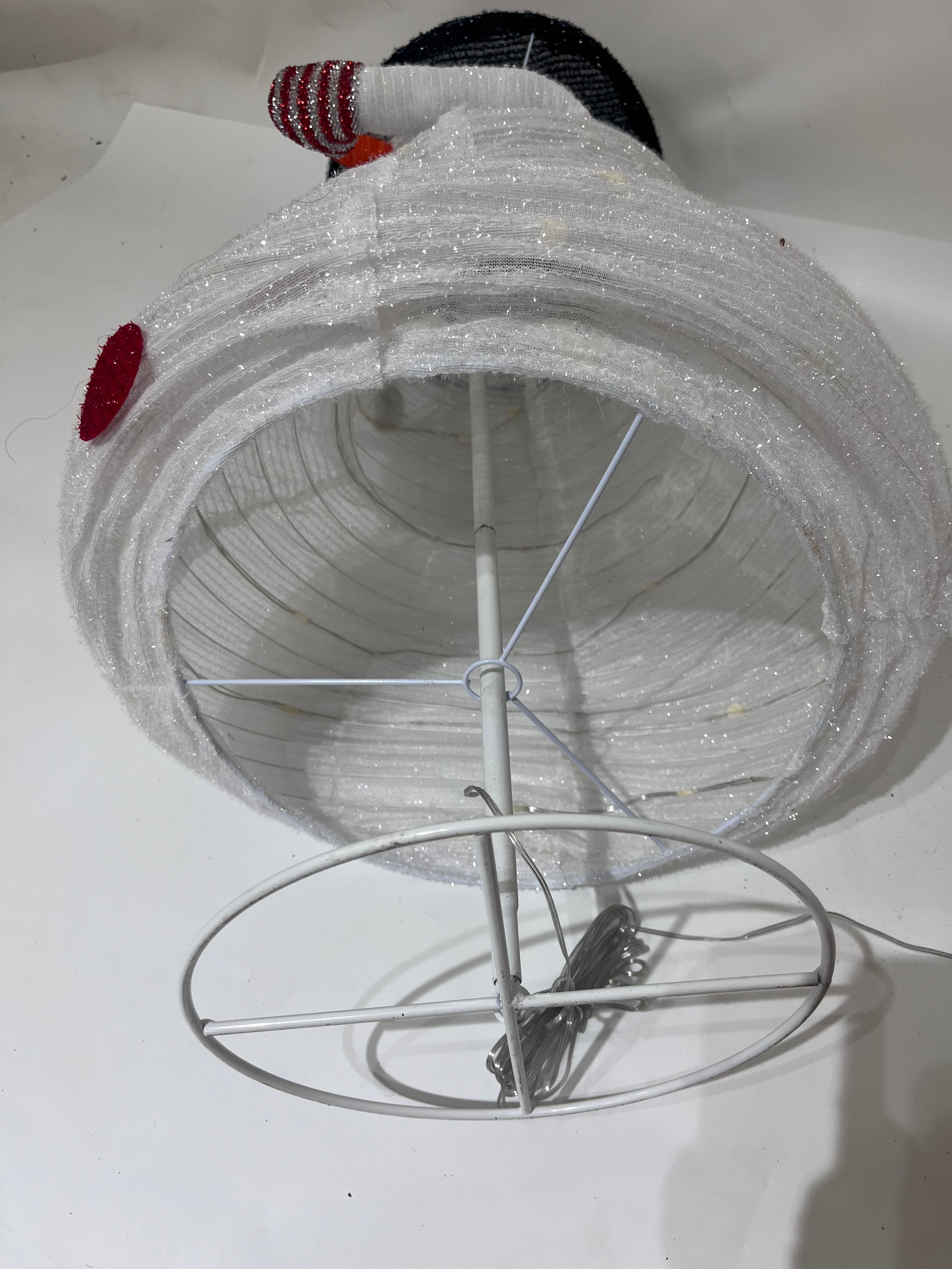 35-inch collapsible snowman light with 50 LEDs.