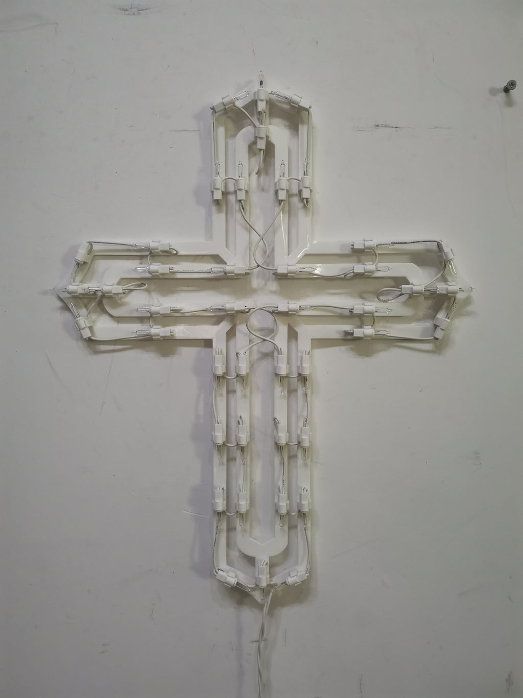 19-inch 40-light plastic frame cross decorative light