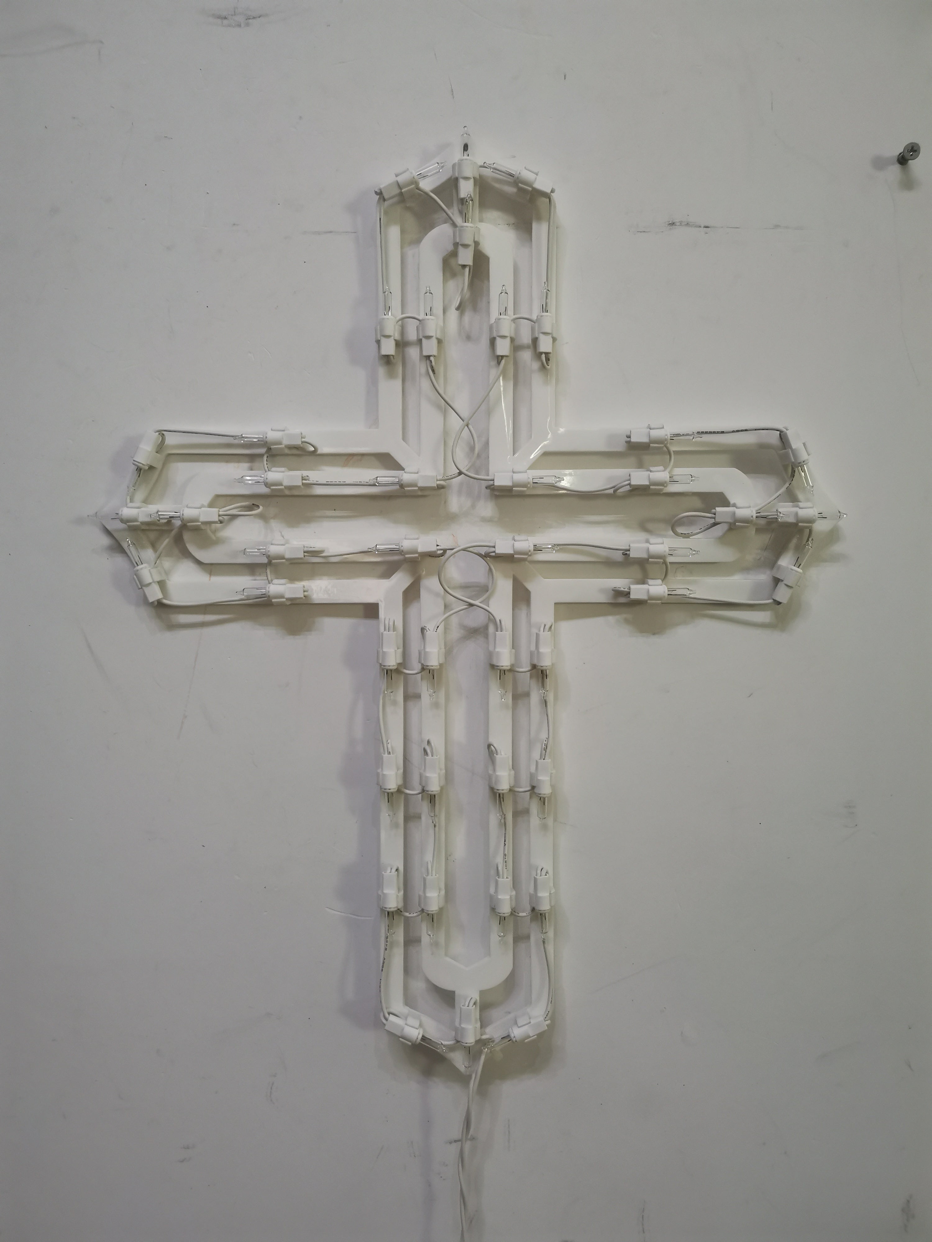 19-inch 40-light plastic frame cross decorative light