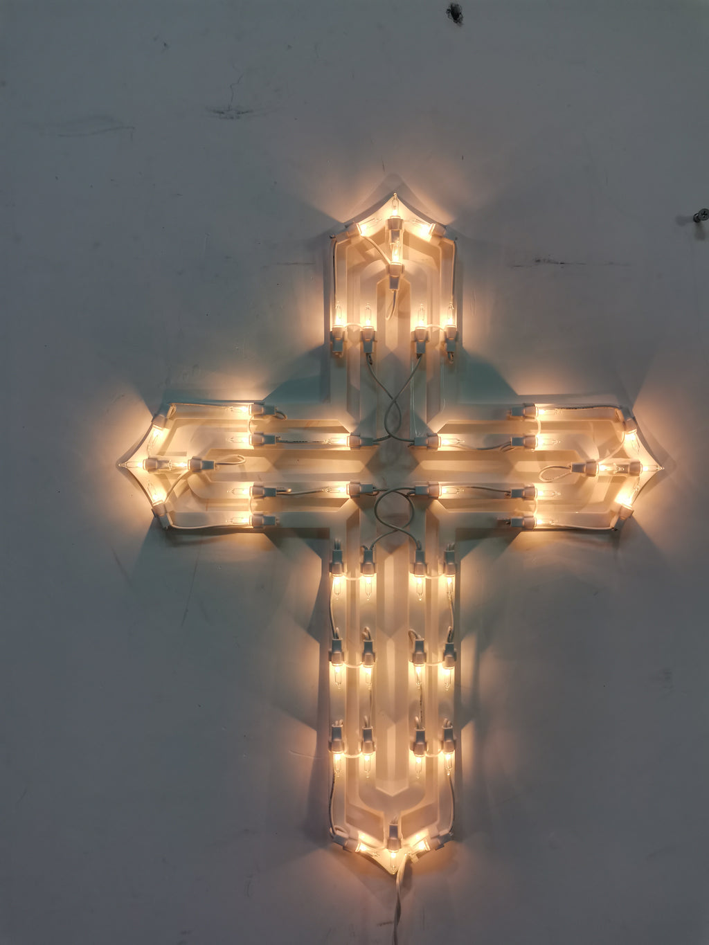 19-inch 40-light plastic frame cross decorative light