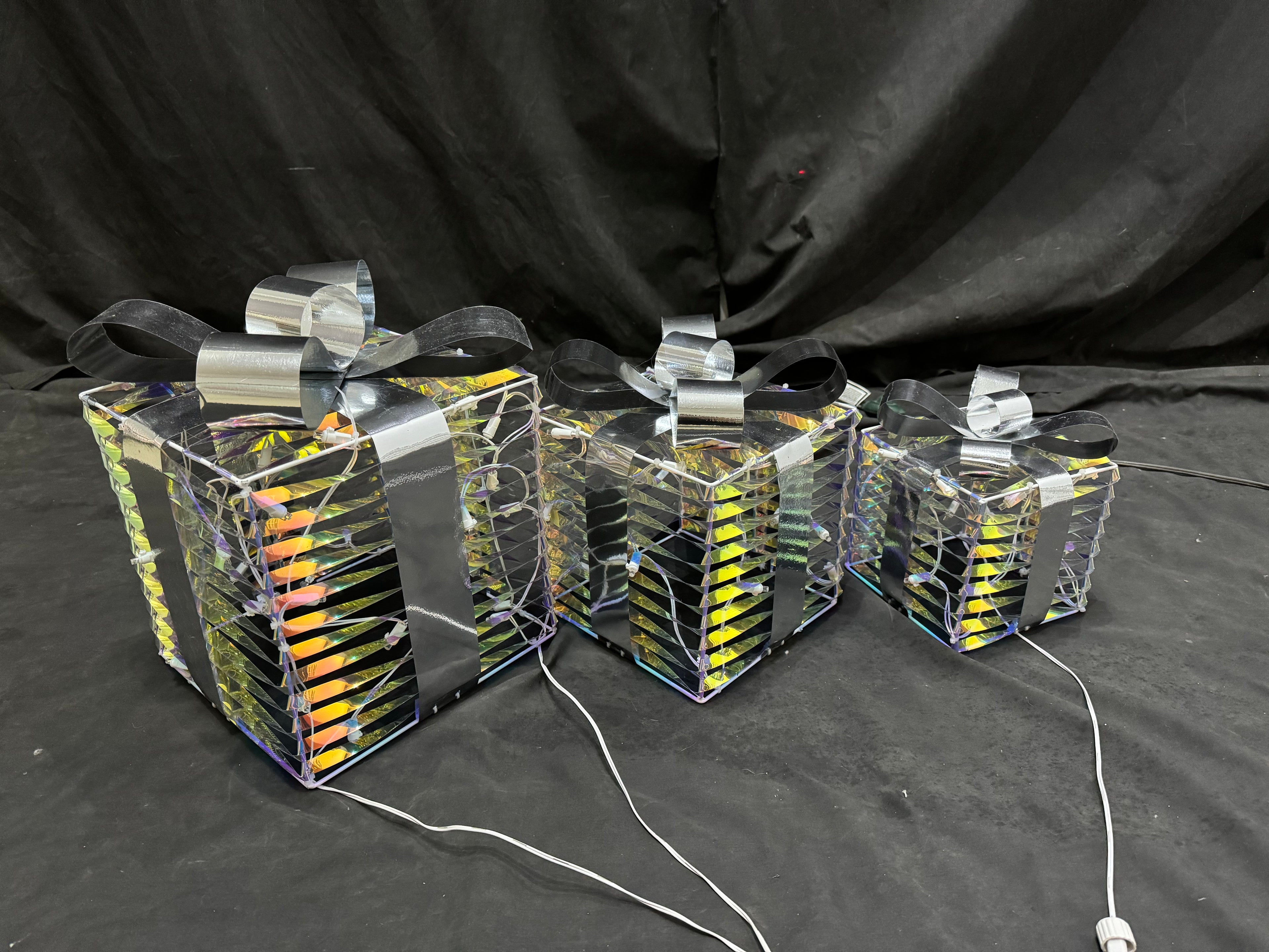 12/10/8 Inch 70-Light Iridescent Gift Box Set.