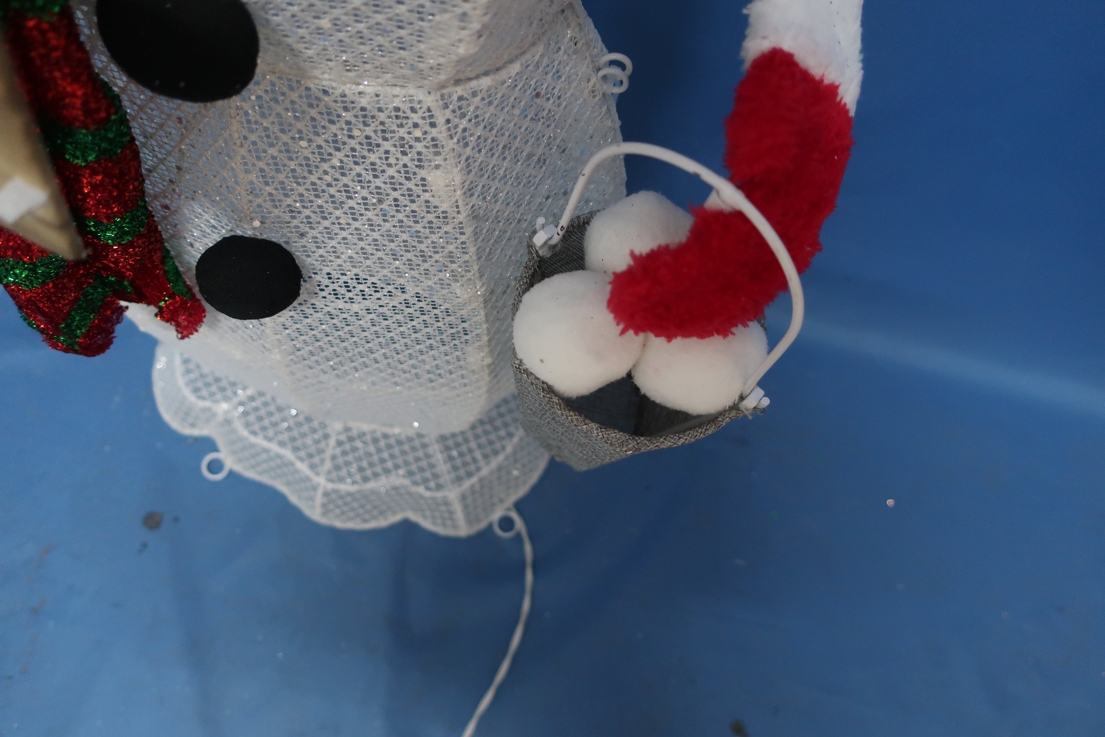 48-inch 70-light fabric top hat snowman light