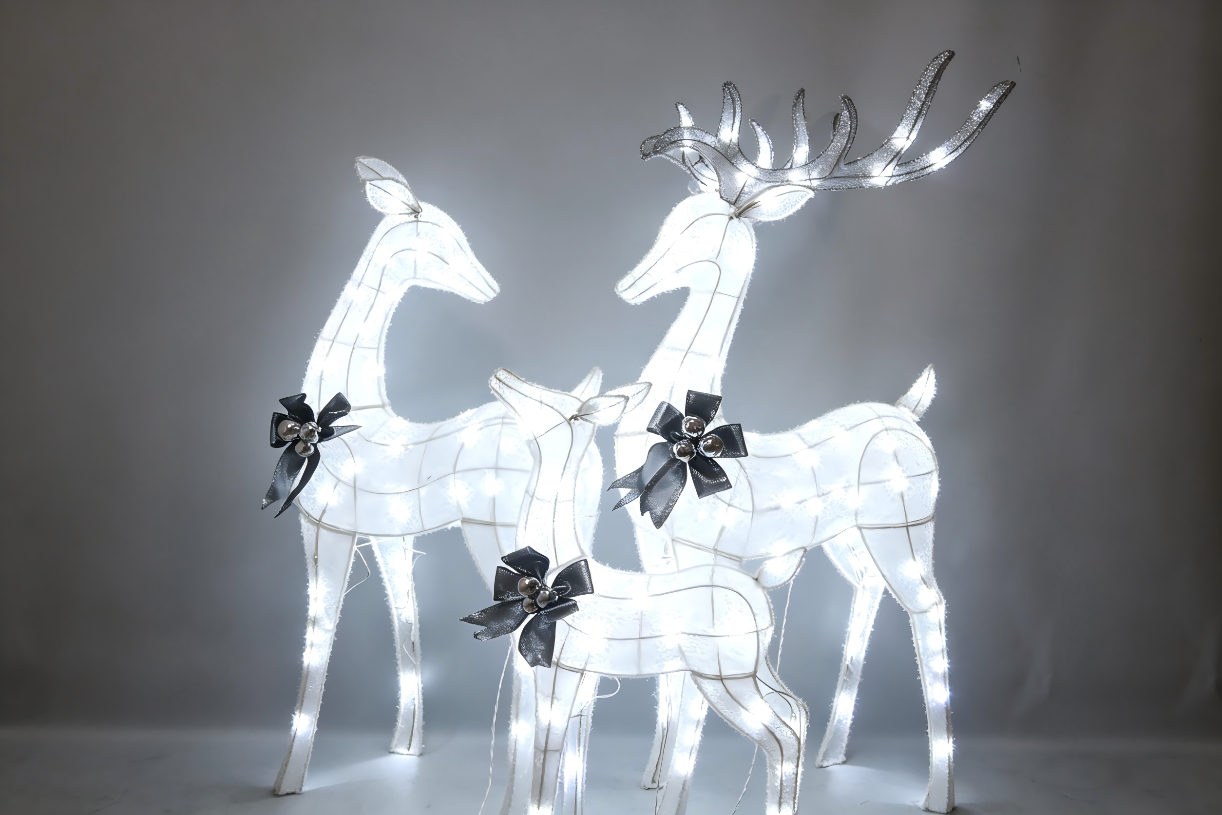 Set of 3 Lighted Reindeer (60/52/36") with 140+105+70 LEDs.