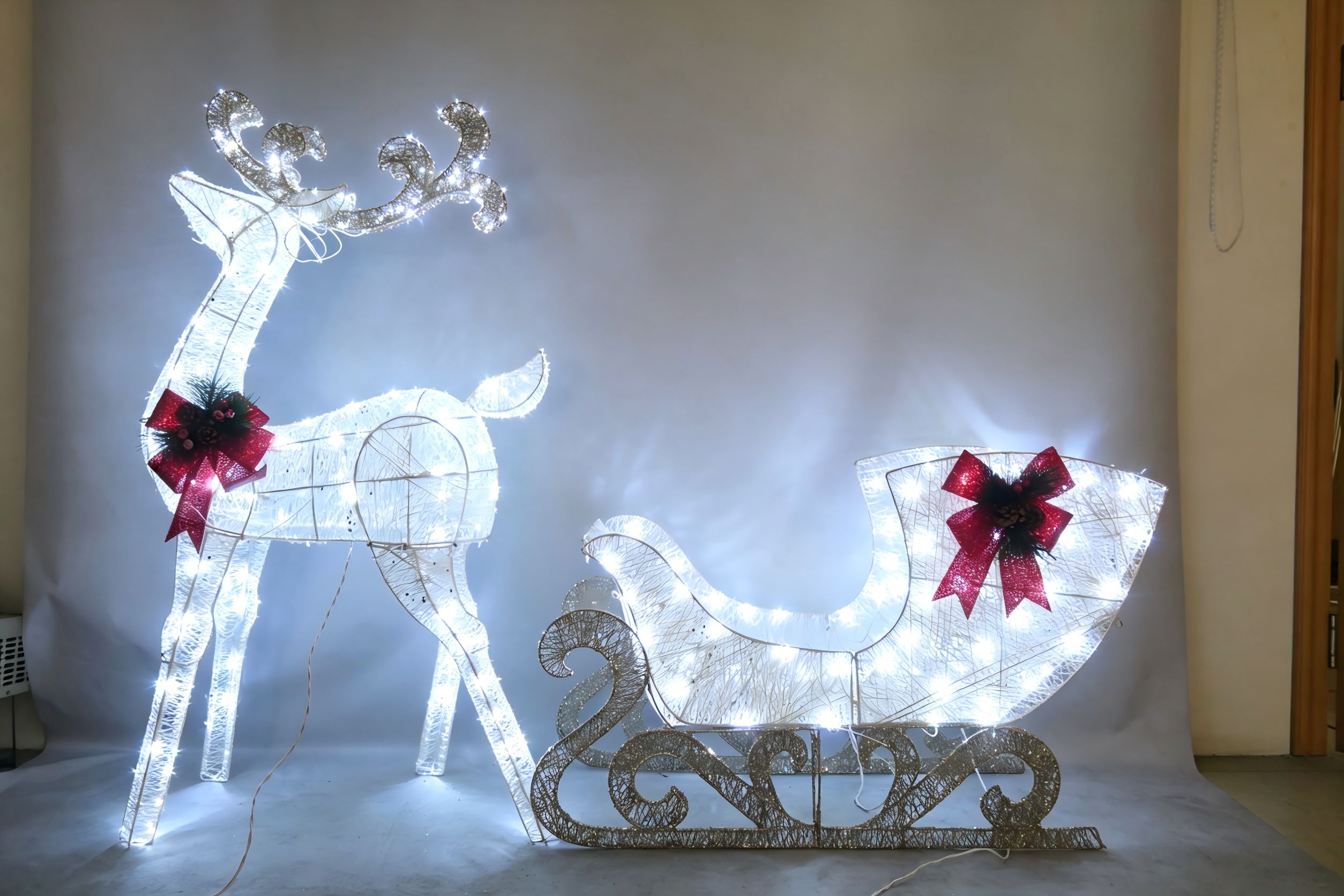 48-inch reindeer & 38-inch sleigh light set with 140 LEDs.