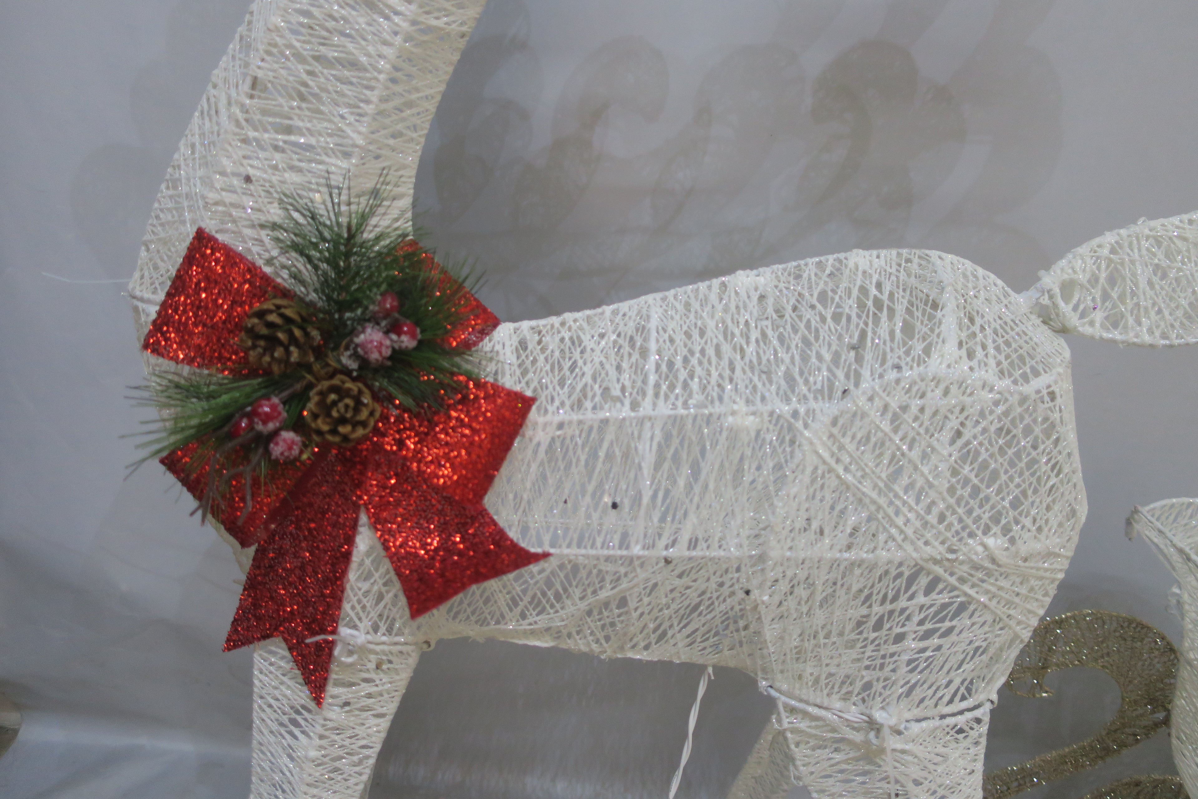 48-inch reindeer & 38-inch sleigh light set with 140 LEDs.