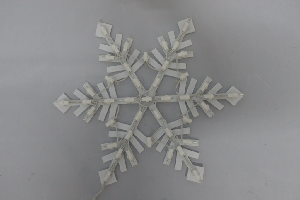 15.5-inch 43-Light Plastic Frame Snowflake Light.
