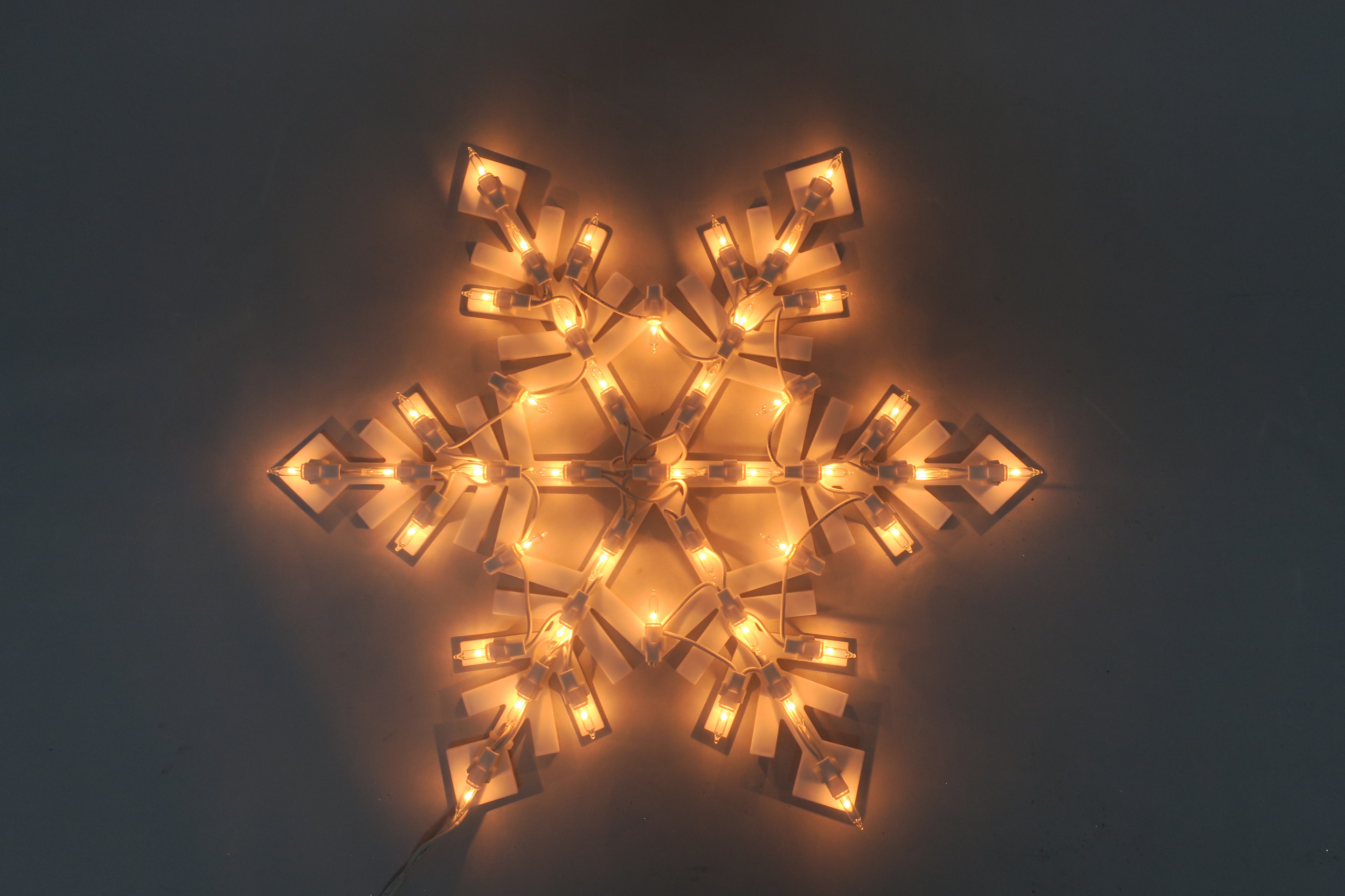15.5-inch 43-Light Plastic Frame Snowflake Light.