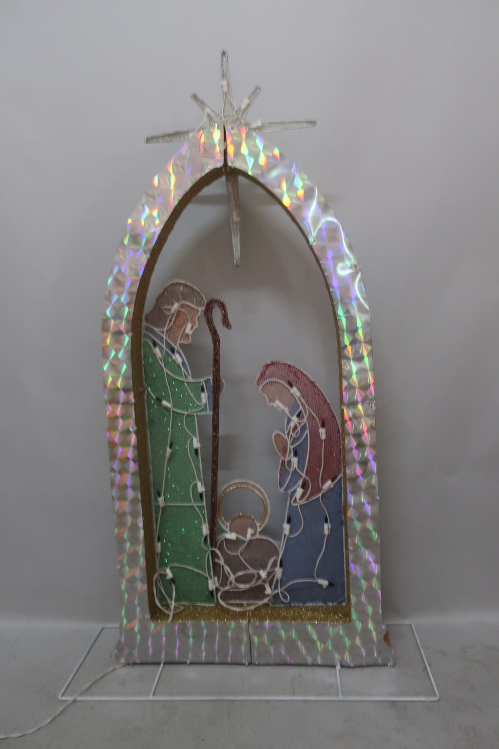 46-inch 100-light cotton-wrapped archway with the Three Wise Men decoration