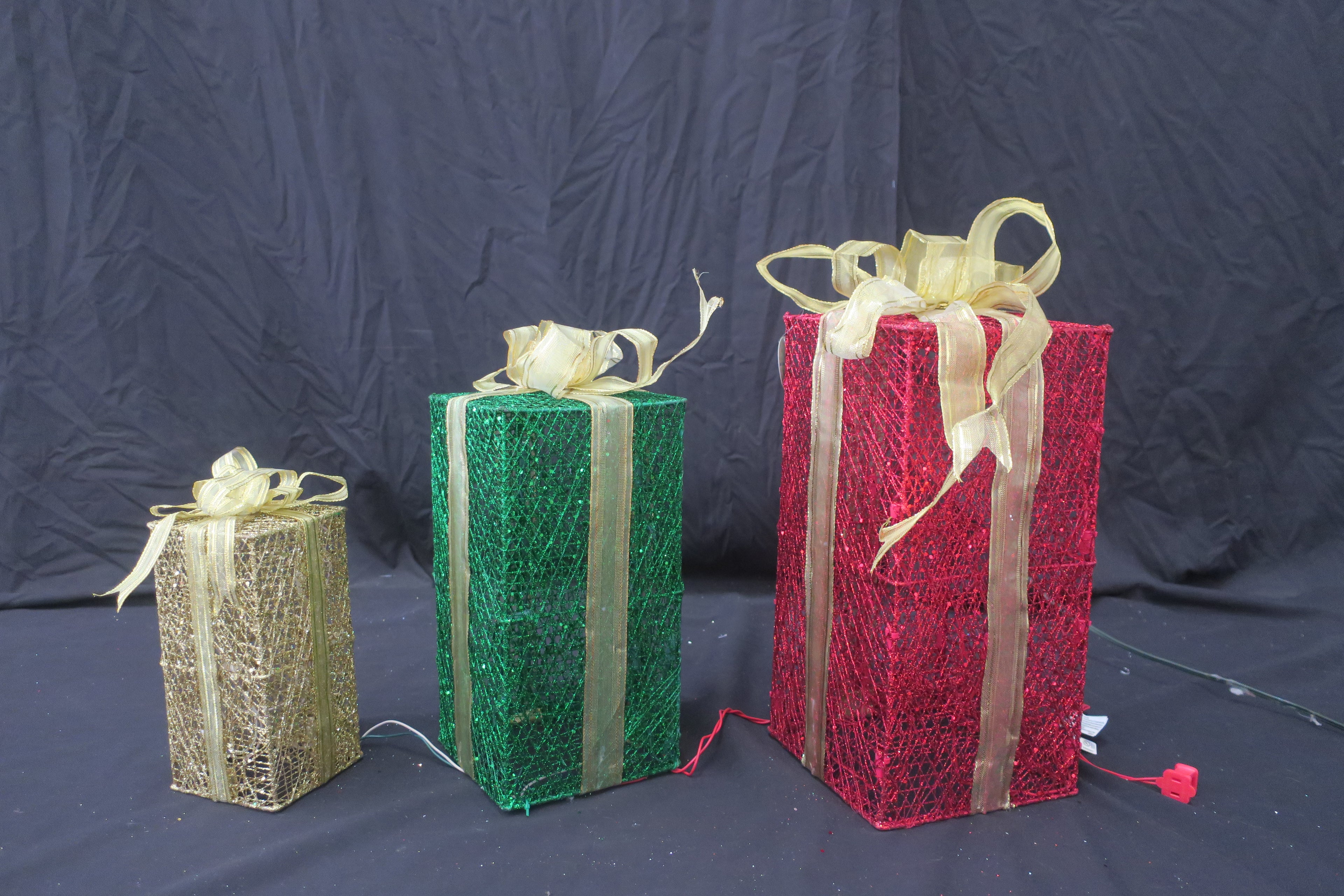 Set of 3 Lighted Gift Boxes (18/15/11") with 70 LEDs