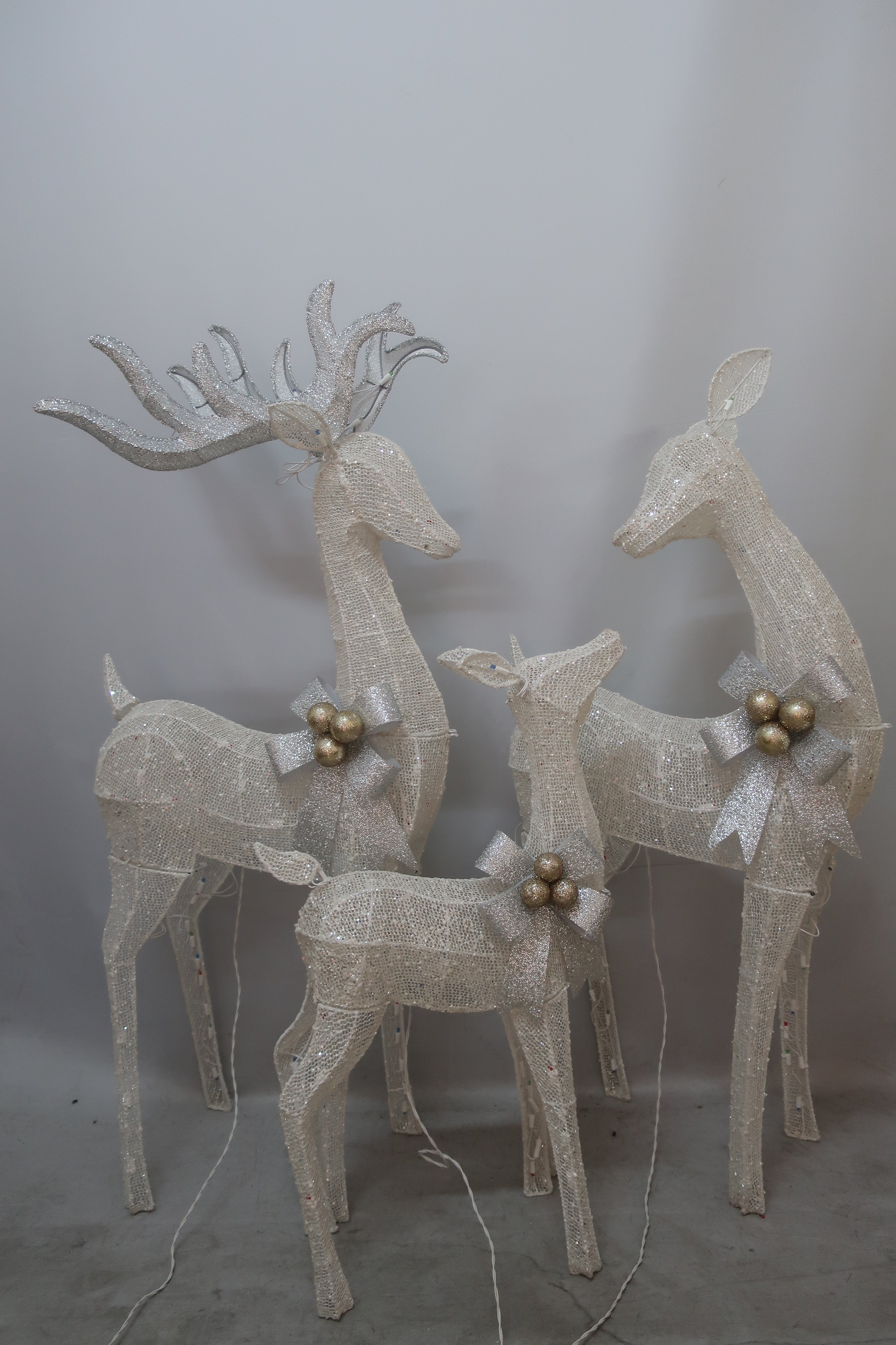 Set of 3 Lighted Reindeer (60/52/36"), with 140+120+70 4-color LED lights