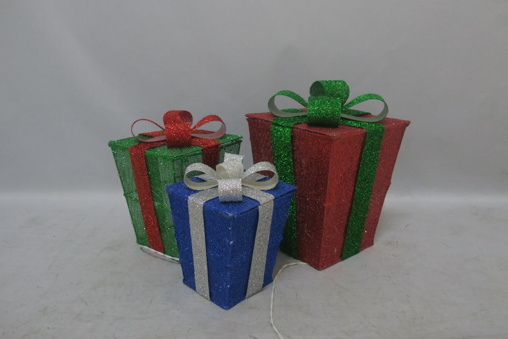 et of 3 Lighted Gift Boxes (15/13/10"), with 70 LEDs.