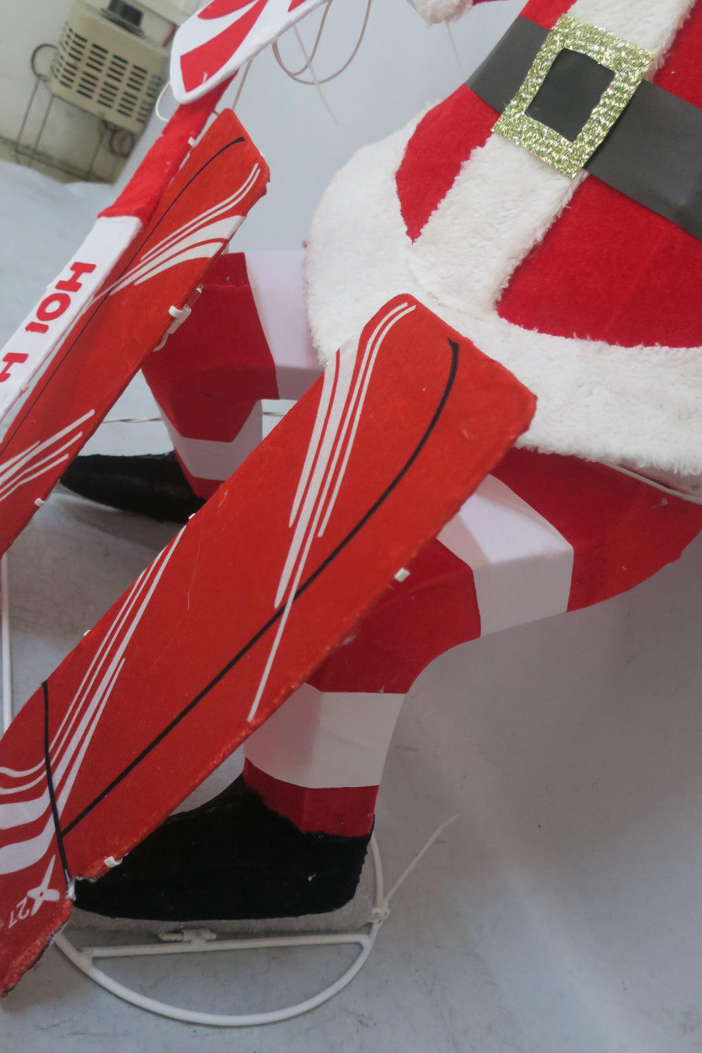 39-inch 100-light fabric-wrapped hockey husband decoration